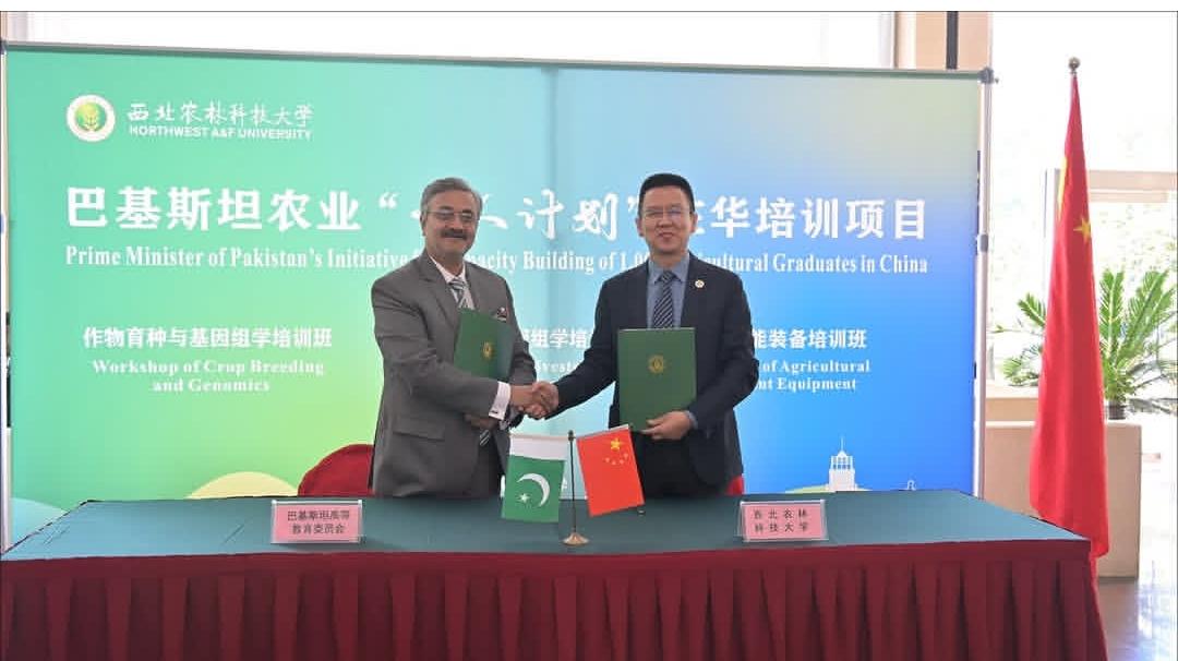 [La Commission de l'enseignement supérieur] envoie 107 professionnels agricoles du Sind en Chine dans le cadre de l'initiative de formation de 1000 personnes du Premier ministre